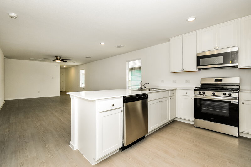 1,790/Mo, 928 Calley Pear Trl Princeton, TX 75407 Kitchen View 2