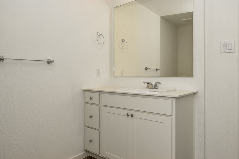 1,790/Mo, 928 Calley Pear Trl Princeton, TX 75407 Main Bathroom View