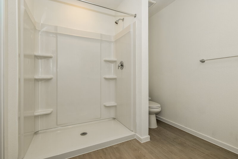 1,790/Mo, 928 Calley Pear Trl Princeton, TX 75407 Main Bathroom View 2