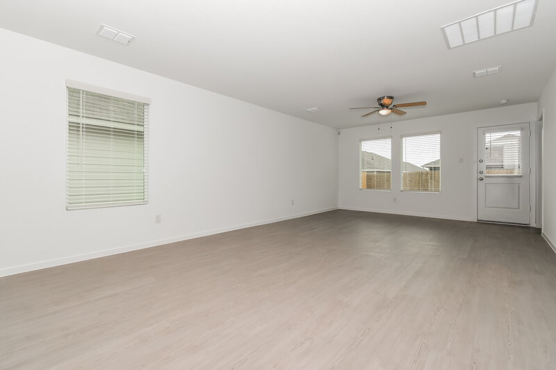 1,760/Mo, 924 Calley Pear Trl Princeton, TX 75407 Living Room View