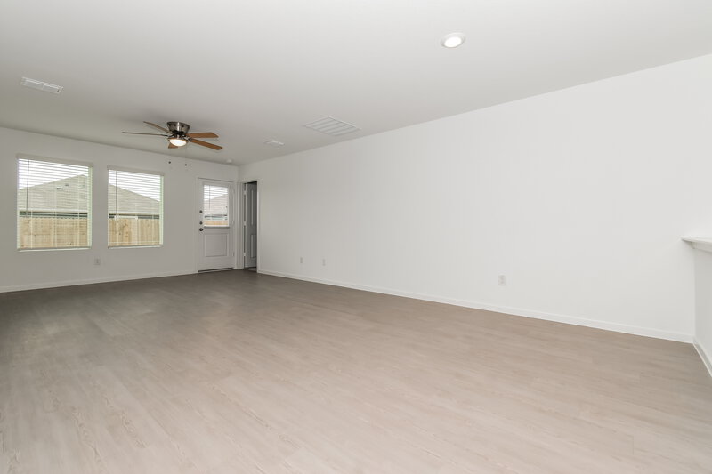 1,760/Mo, 924 Calley Pear Trl Princeton, TX 75407 Living Room View 3