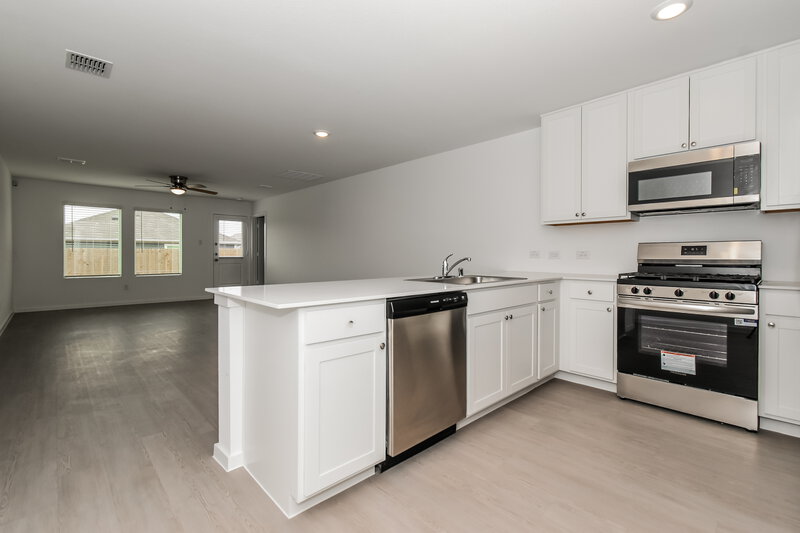 1,760/Mo, 924 Calley Pear Trl Princeton, TX 75407 Kitchen View