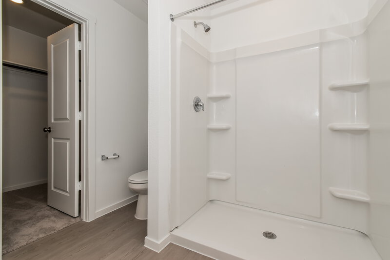 1,760/Mo, 924 Calley Pear Trl Princeton, TX 75407 Main Bathroom View 2