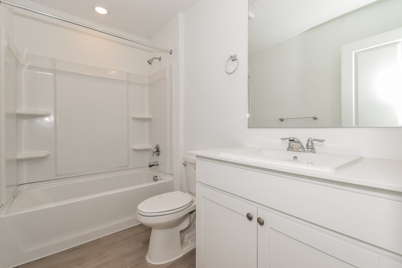 1,760/Mo, 924 Calley Pear Trl Princeton, TX 75407 Bathroom View