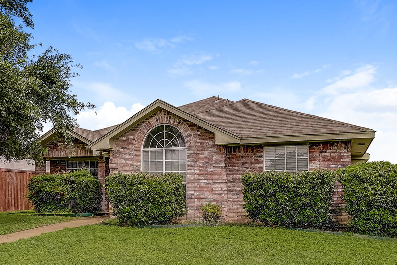 2,155/Mo, 1333 Rosewood Ln Lancaster, TX 75146 Front View