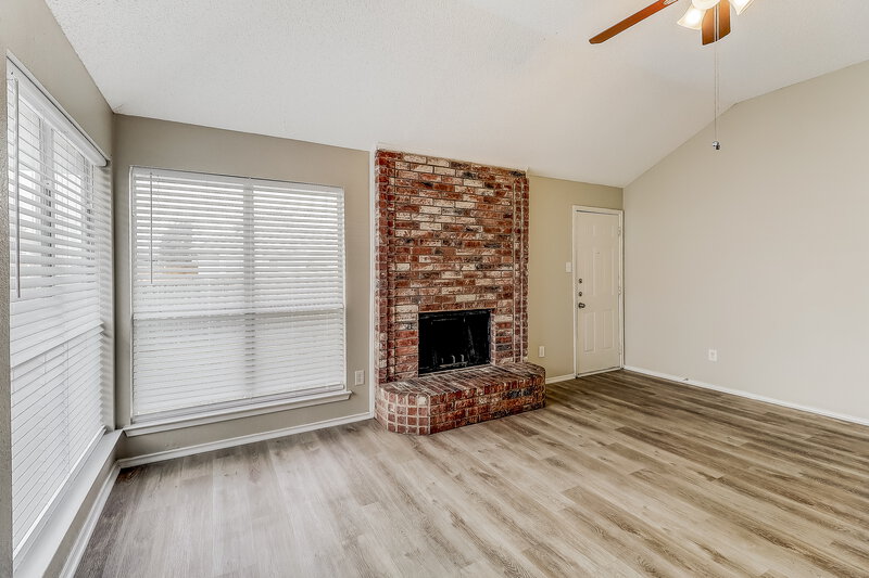 2,155/Mo, 1333 Rosewood Ln Lancaster, TX 75146 Living Room View 2