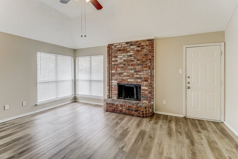 2,155/Mo, 1333 Rosewood Ln Lancaster, TX 75146 Living Room View 3