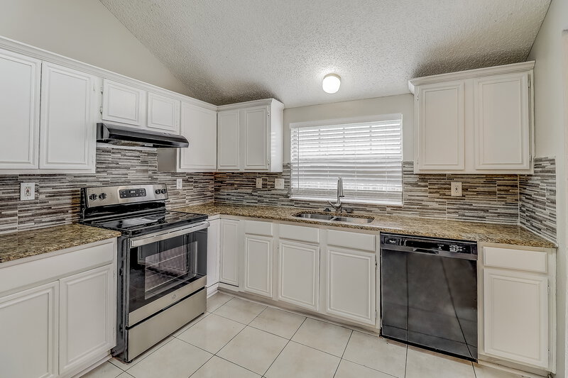 2,155/Mo, 1333 Rosewood Ln Lancaster, TX 75146 Kitchen View