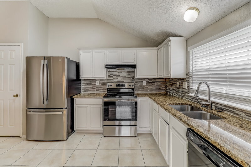 2,155/Mo, 1333 Rosewood Ln Lancaster, TX 75146 Kitchen View 2