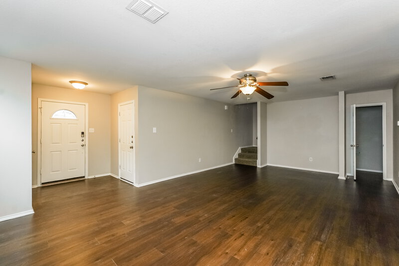 2,100/Mo, 205 Crescent Ridge Dr Fort Worth, TX 76140 Living Room View