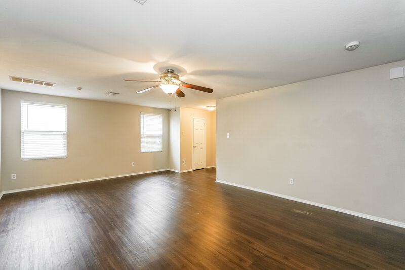 2,100/Mo, 205 Crescent Ridge Dr Fort Worth, TX 76140 Living Room View 2