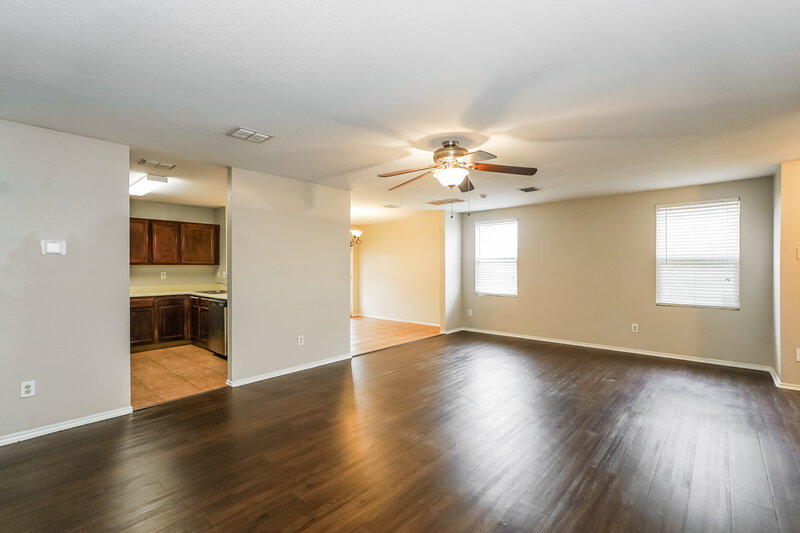 2,100/Mo, 205 Crescent Ridge Dr Fort Worth, TX 76140 Living Room View 3
