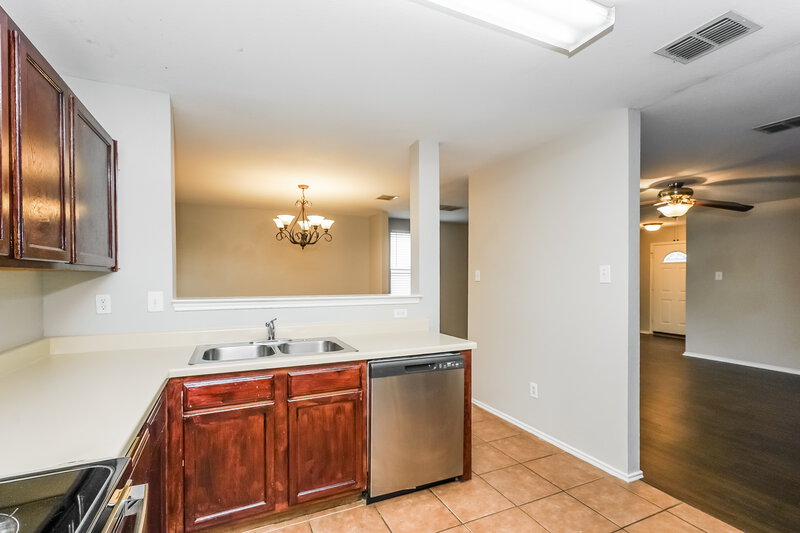 2,100/Mo, 205 Crescent Ridge Dr Fort Worth, TX 76140 Kitchen View 2