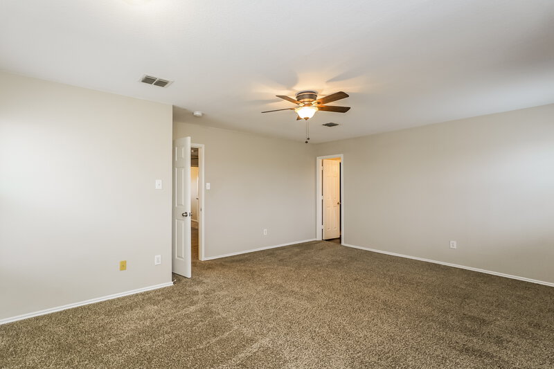 2,100/Mo, 205 Crescent Ridge Dr Fort Worth, TX 76140 Main Bedroom View 2