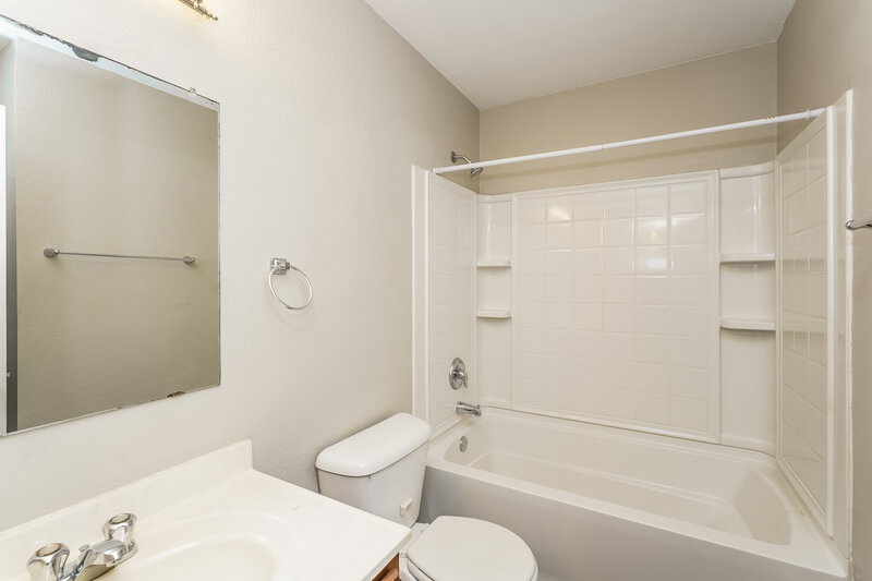 2,100/Mo, 205 Crescent Ridge Dr Fort Worth, TX 76140 Bathroom View