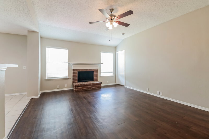 1,905/Mo, 1308 Wintercreek Dr Denton, TX 76210 Living Room View 2