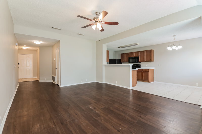 1,905/Mo, 1308 Wintercreek Dr Denton, TX 76210 Living Room View 4