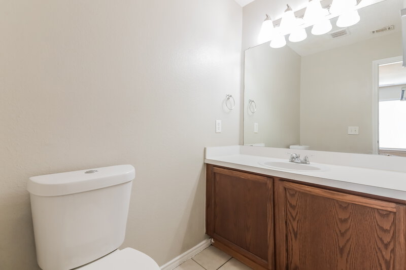 1,905/Mo, 1308 Wintercreek Dr Denton, TX 76210 Main Bathroom View