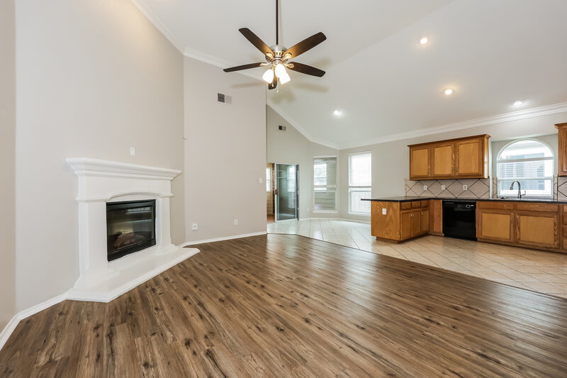 2,275/Mo, 9700 Minton Dr Fort Worth, TX 76108 Living Room View 2
