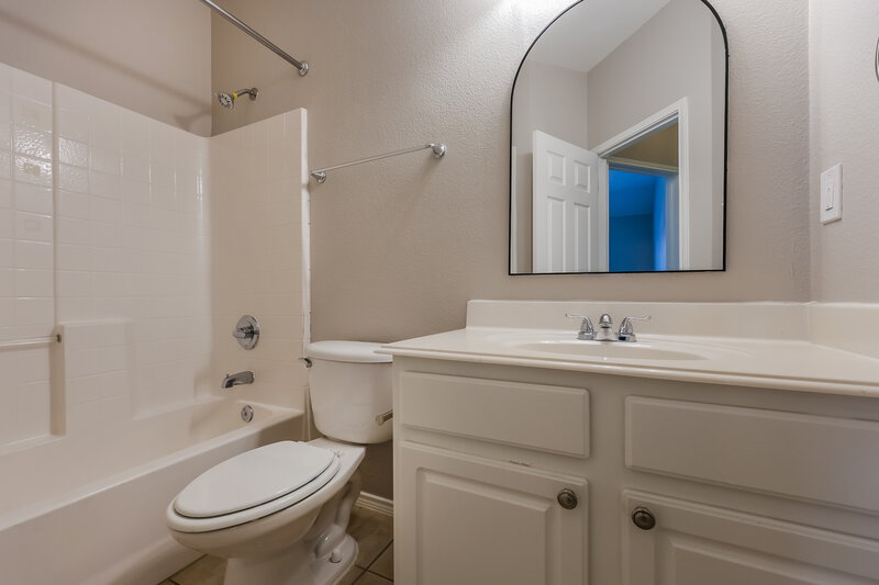 2,170/Mo, 14104 Golden Pass Rd Balch Springs, TX 75181 Bathroom View