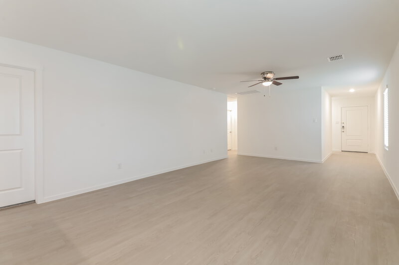 1,785/Mo, 1040 Calley Pear Trl Princeton, TX 75407 Living Room View 3