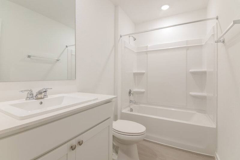 1,785/Mo, 1040 Calley Pear Trl Princeton, TX 75407 Bathroom View