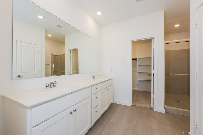 2,150/Mo, 2238 Mustang Ghost Trl Crandall, TX 75114 Main Bathroom View