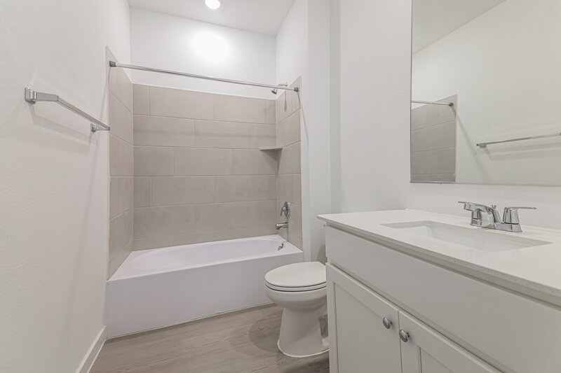 2,300/Mo, 2236 Mustang Ghost Trl Crandall, TX 75114 Bathroom View