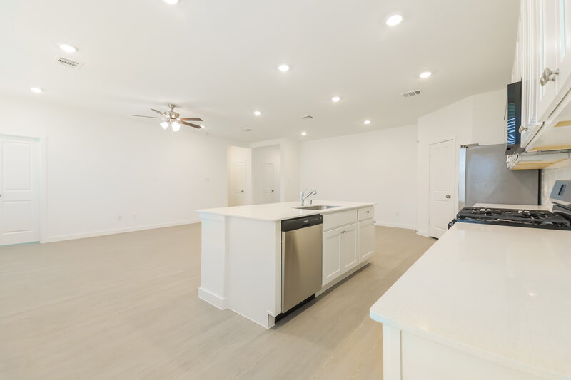 2,300/Mo, 2234 Mustang Ghost Trl Crandall, TX 75114 Kitchen View