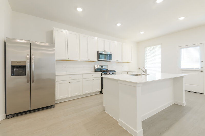 2,300/Mo, 2234 Mustang Ghost Trl Crandall, TX 75114 Kitchen View 2