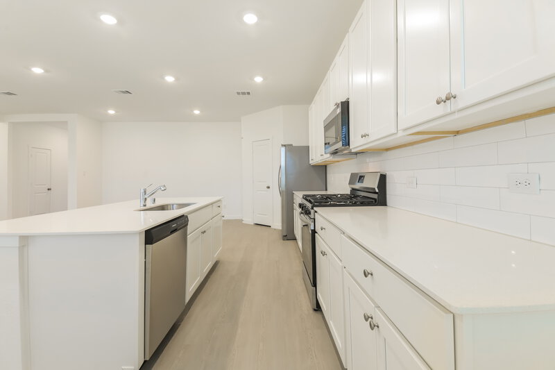 2,300/Mo, 2234 Mustang Ghost Trl Crandall, TX 75114 Kitchen View 3