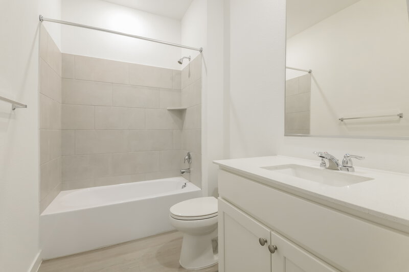 2,300/Mo, 2234 Mustang Ghost Trl Crandall, TX 75114 Bathroom View