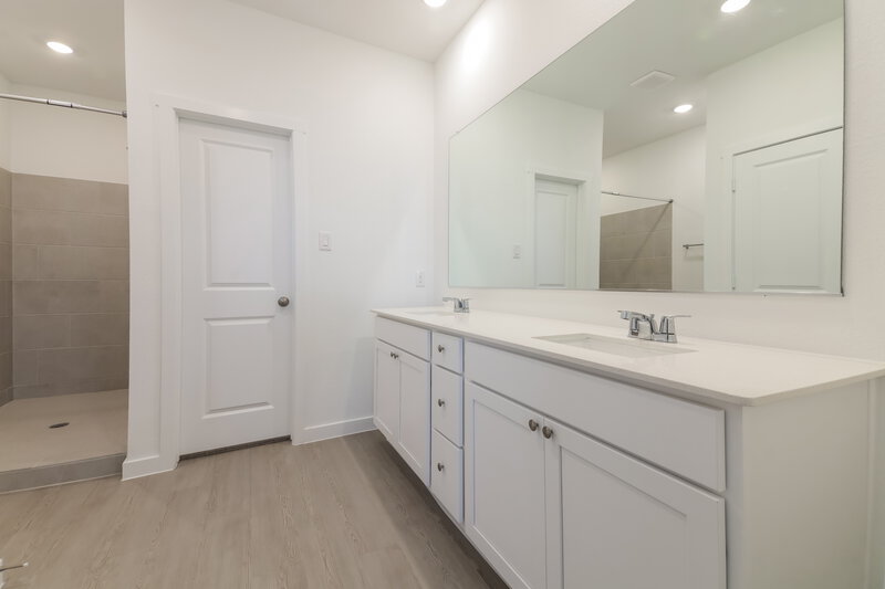 2,290/Mo, 2239 Mustang Ghost Trl Crandall, TX 75114 Main Bathroom View
