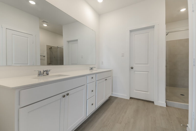 2,290/Mo, 2235 Mustang Ghost Trl Crandall, TX 75114 Main Bathroom View