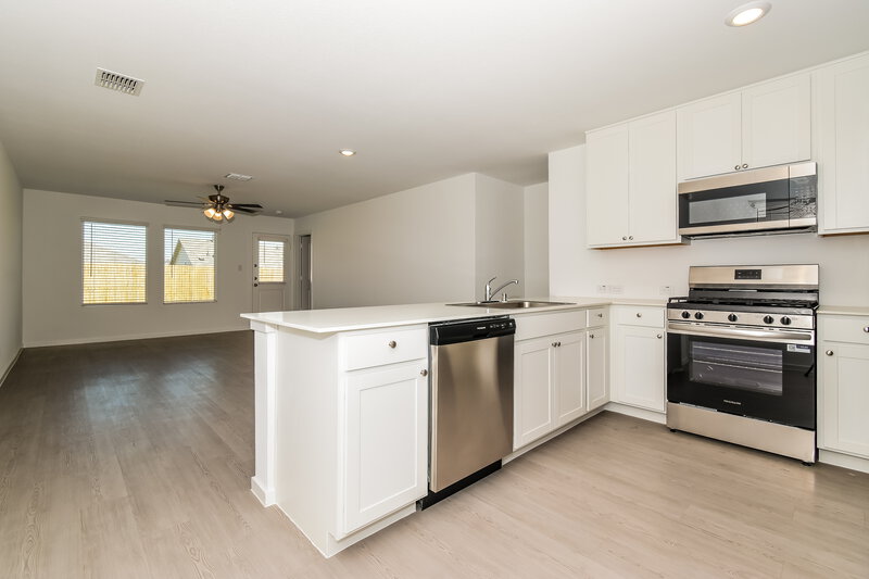 1,810/Mo, 1718 Crossbill St Forney, TX 75126 Kitchen View 2