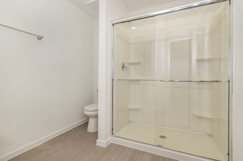 1,965/Mo, 1723 Crossbill St Forney, TX 75126 Main Bathroom View 2