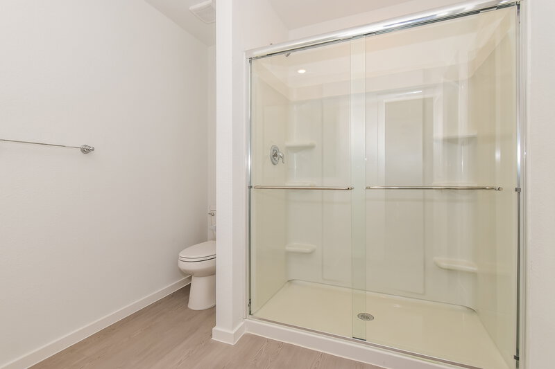 1,965/Mo, 1720 Crossbill St Forney, TX 75126 Main Bathroom View