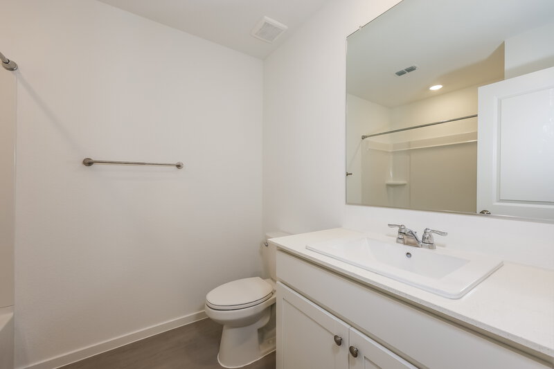 2,015/Mo, 1289 Wedgeleaf Ln Forney, TX 75126 Main Bathroom View