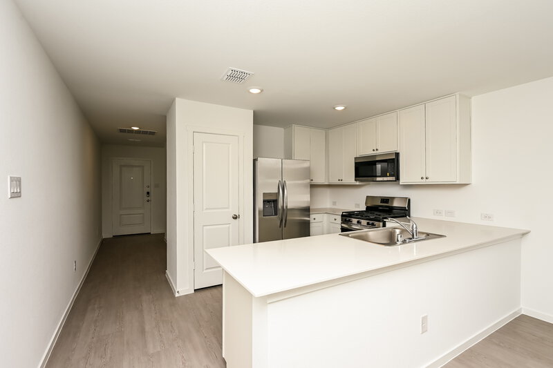 1,905/Mo, 10500 Desert Hawk Cir Fort Worth, TX 76140 Kitchen View 2