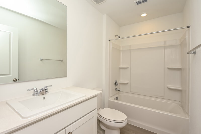 1,905/Mo, 10500 Desert Hawk Cir Fort Worth, TX 76140 Bathroom View