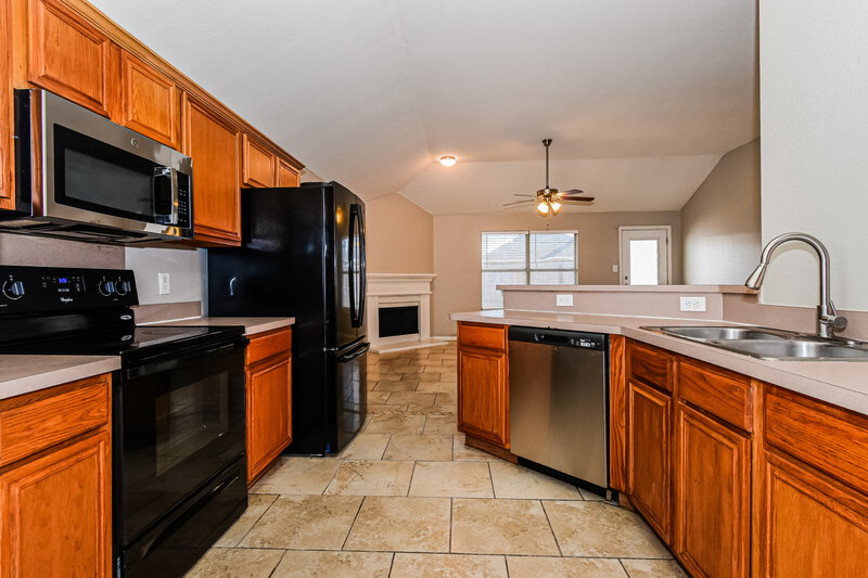 2,025/Mo, 1000 Chelsea Dr Mesquite, TX 75149 Kitchen View 2