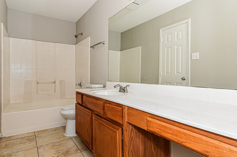 2,025/Mo, 1000 Chelsea Dr Mesquite, TX 75149 Main Bathroom View 2