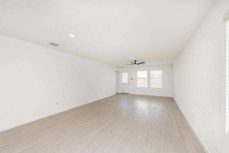 2,085/Mo, 1231 Maple St Wilmer, TX 75172 Living Room View 2