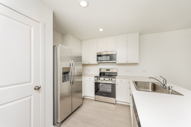 2,085/Mo, 1231 Maple St Wilmer, TX 75172 Kitchen View