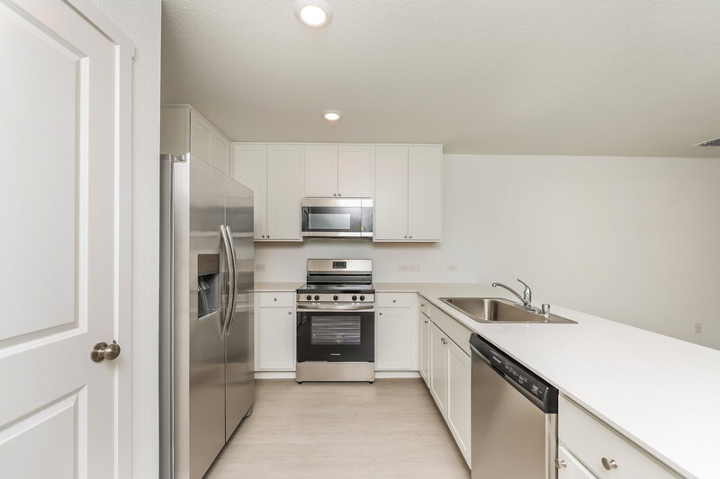 2,085/Mo, 1231 Maple St Wilmer, TX 75172 Kitchen View 3