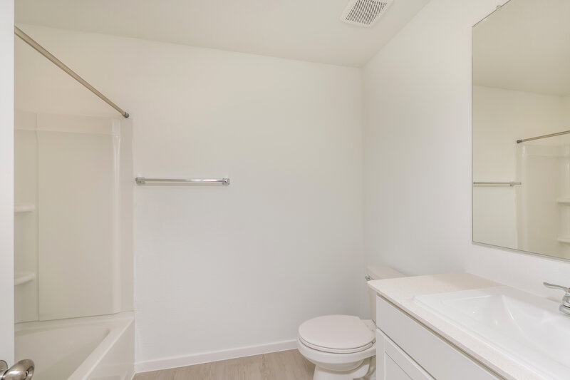 2,085/Mo, 1231 Maple St Wilmer, TX 75172 Bathroom View