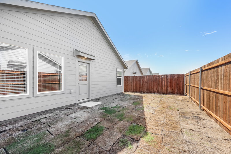 2,085/Mo, 1231 Maple St Wilmer, TX 75172 Rear View