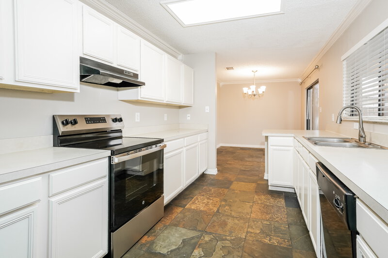 2,515/Mo, 3153 Pine Valley Dr Grand Prairie, TX 75052 Kitchen View