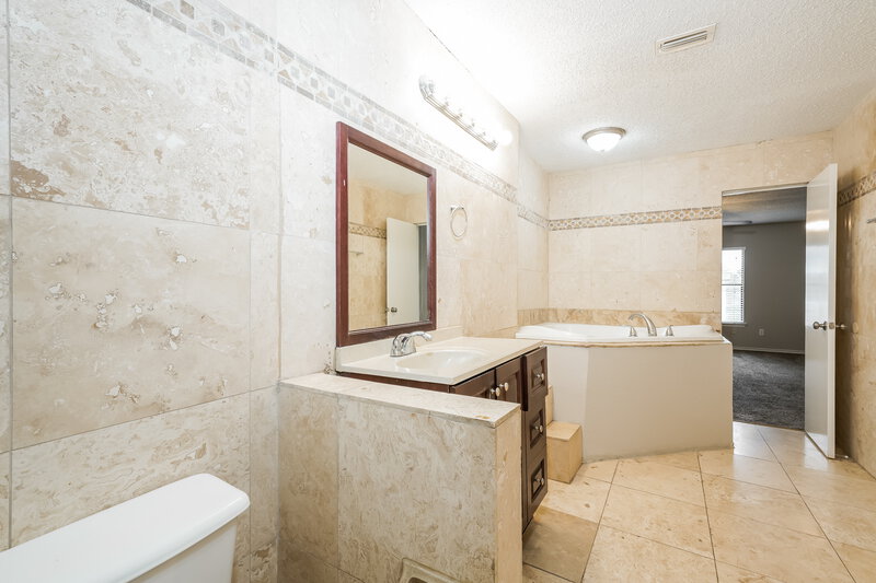 2,515/Mo, 3153 Pine Valley Dr Grand Prairie, TX 75052 Main Bathroom View 2
