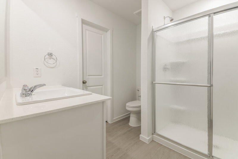 1,855/Mo, 1717 Crossbill St Forney, TX 75126 Main Bathroom View